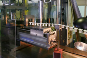 精密プレス＋精密樹脂成形＋自動検査の一貫高次元技術